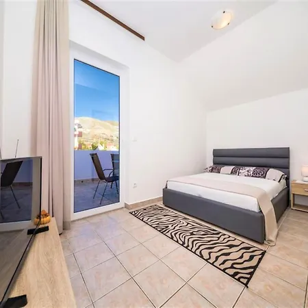 Apartment With Parking Space Plano, - 22550